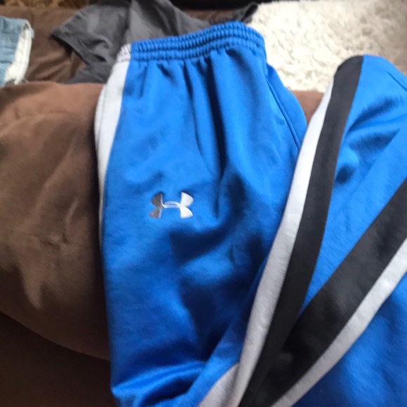 Boys under armor joggers - Picture 3 of 4
